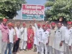 सपाजनों ने मनाई लोकनायक जयप्रकाश नारायण की जयंती राष्ट्रीय अध्यक्ष अखिलेश यादव को माल्यार्पण से रोकने पर सपा भड़की