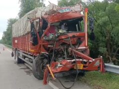 खड़ी ट्रक में पीछे से भिड़ी मिनी ट्रक,चालक की मौत खलासी घायल
