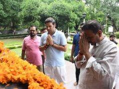 महापौर एवं जिलाधिकारी ने कारगिल विजय दिवस के अवसर पर कारगिल युद्ध में शहीद सैनिकों को भावभीनी श्रद्धांजलि अर्पित करते हुए किया नमन