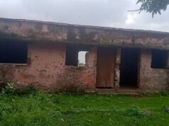 दशकों से वीरान पड़ा स्वास्थ्य केंद्र खंडहर में तब्दील तलाश रहा भविष्य