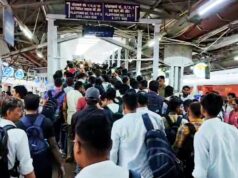 लोक सेवा आयोग द्वारा आयोजित परीक्षा के दौरान प्रयागराज जंक्शन पर उमड़ी भारी भीड़