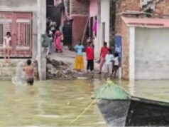 रौद्र रूप में बढ़ रहा गंगा और यमुना का जलस्तर