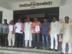 पीडीए की पाठशाला को लेकर डीएम से मिले सपाजन, सौंपा पत्रक