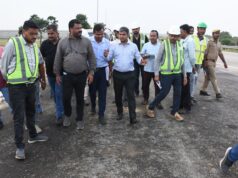 जिलाधिकारी ने निर्माणाधीन गंगा एक्सप्रेस वे का किया निरीक्षण