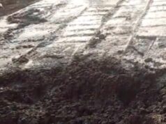 घूरपुर–प्रतापपुर रोड निर्माण में भारी धांधली, मानक के विपरीत हो रहे कार्य से क्षेत्र में बढ़ रहा जनाक्रोश,अधिकारी मौन