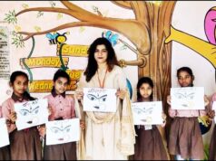 प्रा.वि.अचलगंज-2 में पोस्टरों में झलकी नारी शक्ति की अद्भुत छवि, छात्राओं ने दिया सशक्तिकरण का संदेश ▪️नवरात्रि पर छात्राओं ने मां दुर्गा के विविध शक्ति रूपों को उकेरकर समाज को दिया जागरूकता का संदेश